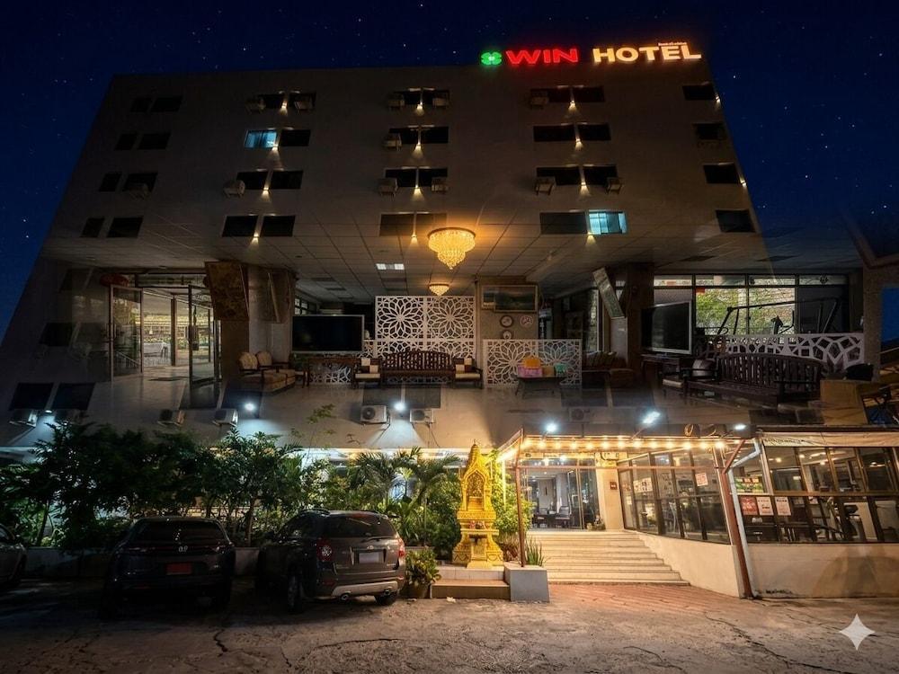 Win Bangna Hotel