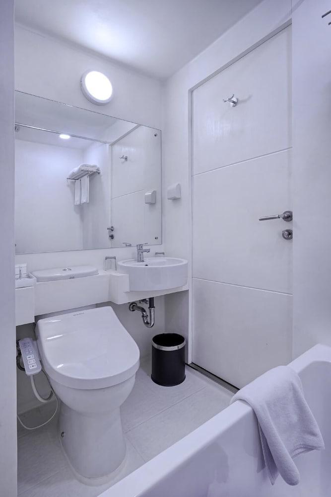 Kuretakeso Kemang Hotel - Tap to explore photos