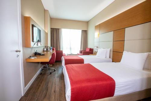 Ramada Encore by Wyndham Istanbul Kartal - Tap to explore photos