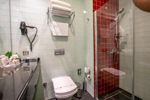 Ramada Encore by Wyndham Istanbul Kartal Room Type - Business Queen Room - Smoking