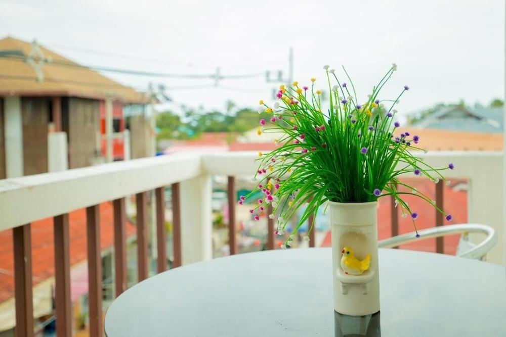 C.Samui Guesthouse - Tap to explore photos