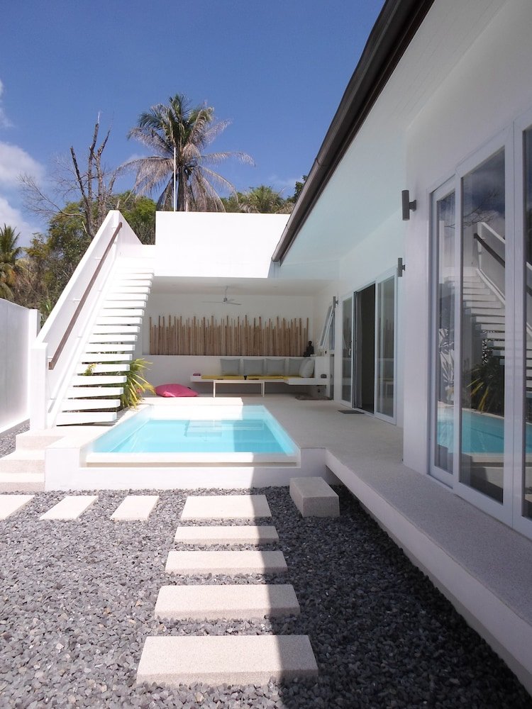 Chuan Chom Villas - Tap to explore photos