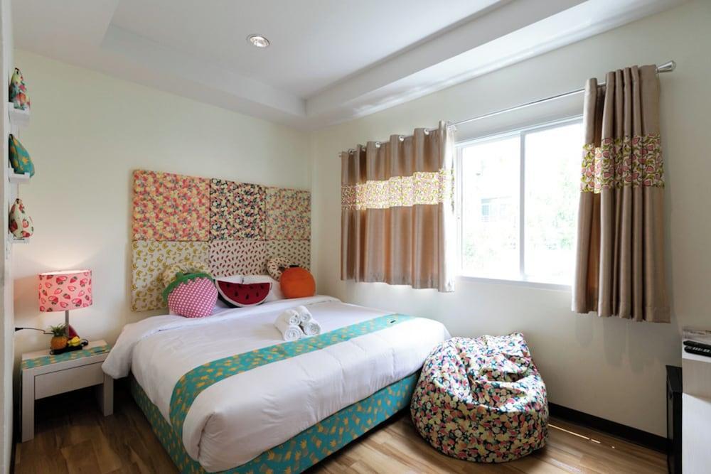 Bangkok River Loka Hotel Room Type - Superior King with Balcony