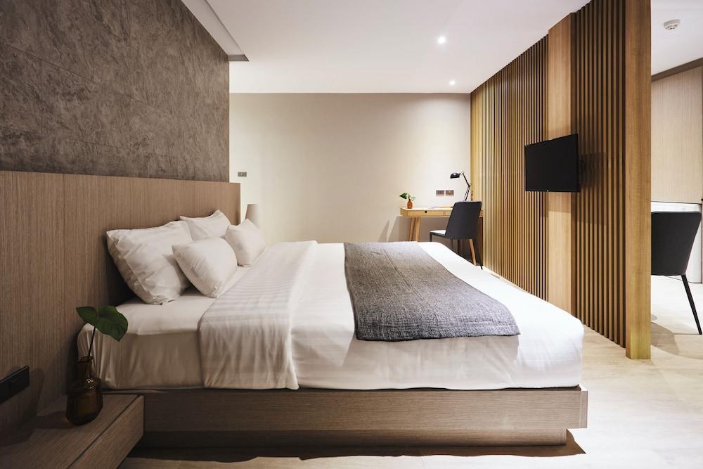 Aspira Tropical Residence Thonglor - Tap to explore photos