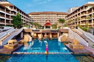 The Heritage Pattaya Beachfront Resort - Tap to explore photos