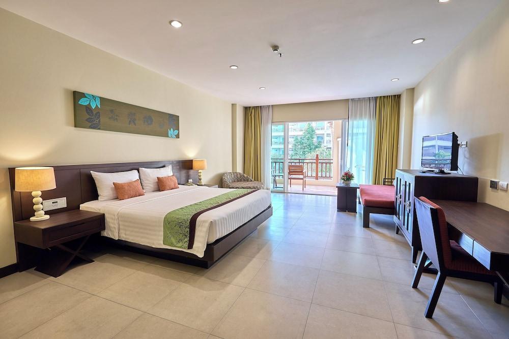 The Heritage Pattaya Beachfront Resort Room Type - Deluxe Double Room