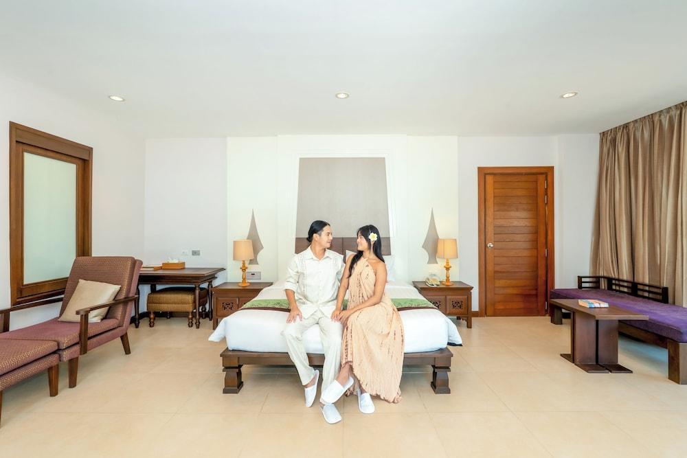 The Heritage Pattaya Beachfront Resort - Tap to explore photos