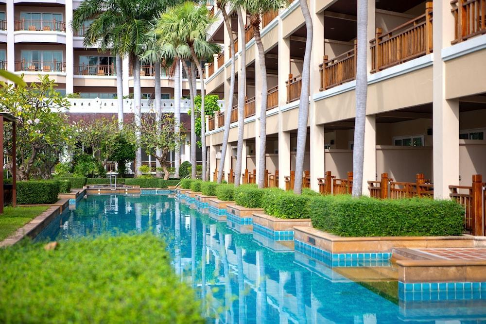 The Heritage Pattaya Beachfront Resort Room Type - Pool Access Suite