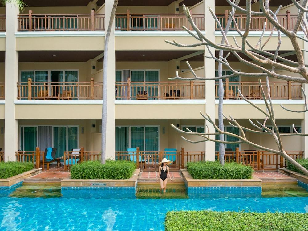 The Heritage Pattaya Beachfront Resort Room Type - Deluxe Pool Access Double
