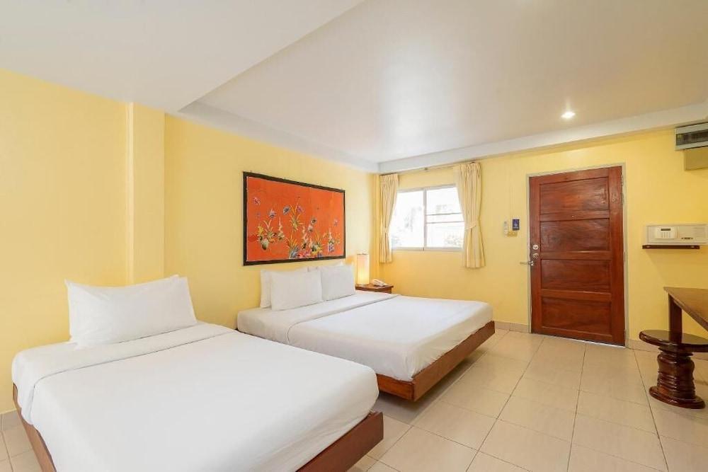 Sawasdee Place Hotel Room Type - Deluxe Triple Room (Pool Access)
