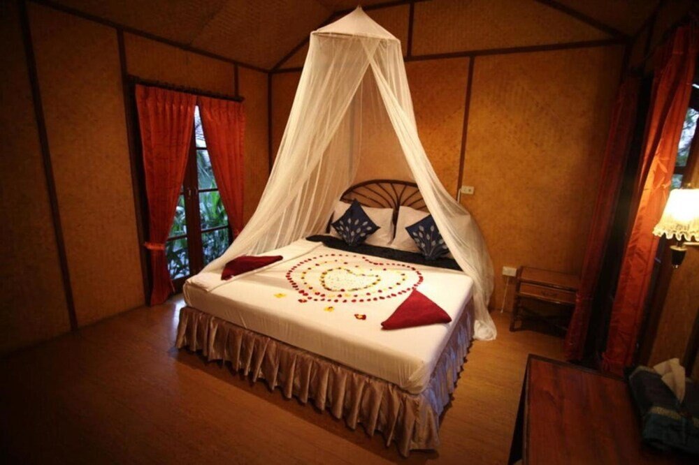 Bamboo Hideaway Samui Resort - Tap to explore photos