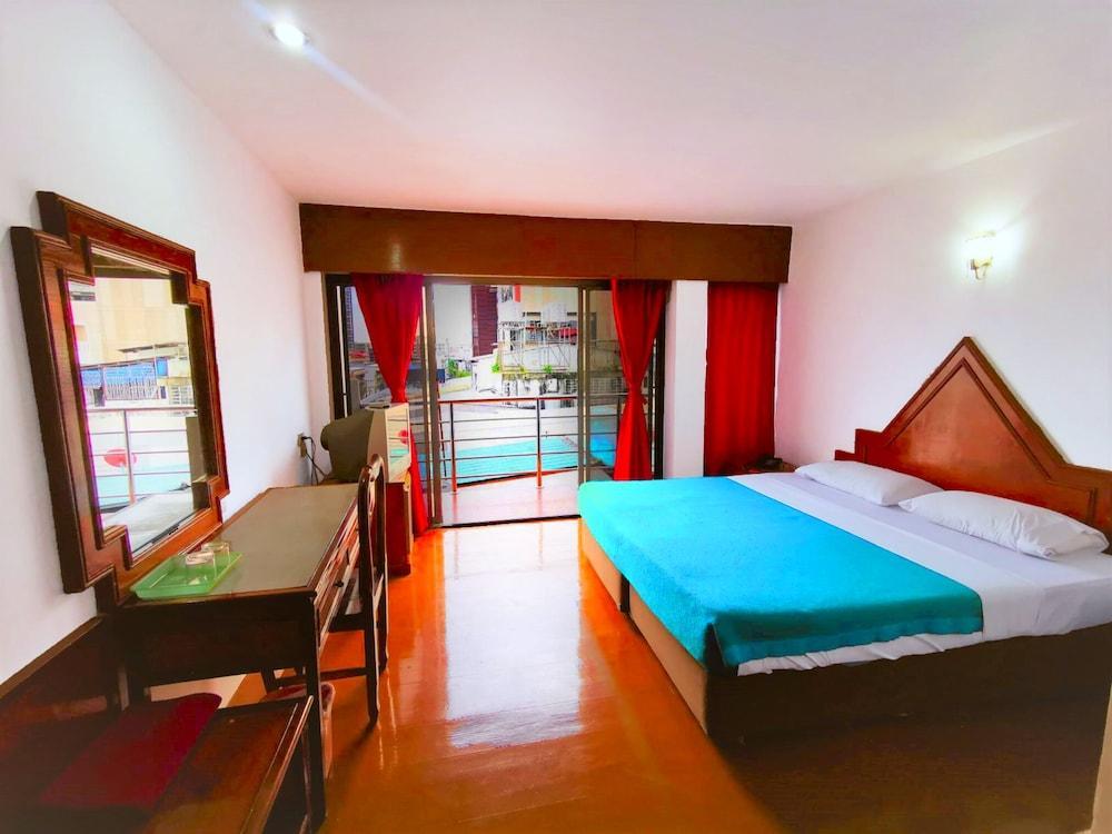 Highfive Hotel Room Type - Standard Double Room