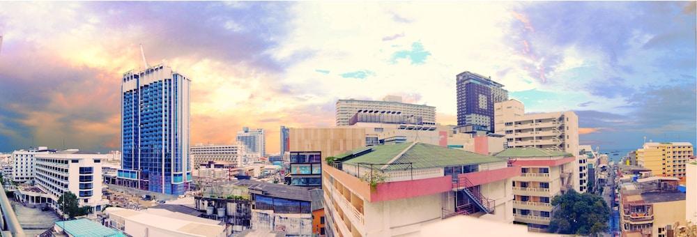 Highfive Hotel Pattaya - Tap to explore photos