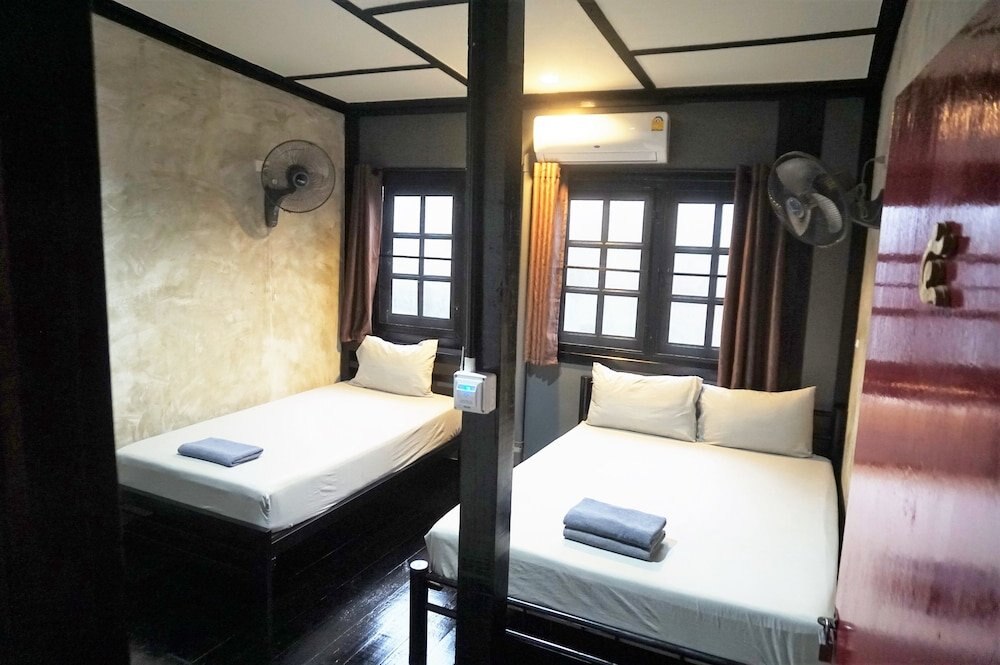 Sawatdee Guesthouse the Original Room Type - Triple Aircon Room with Shared bathroom