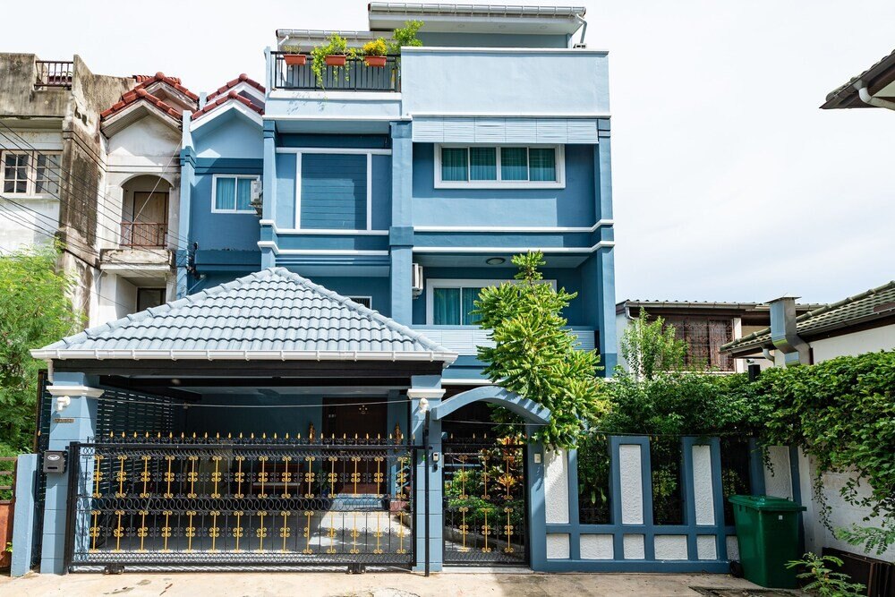 Maneeya Park Residence - Tap to explore photos