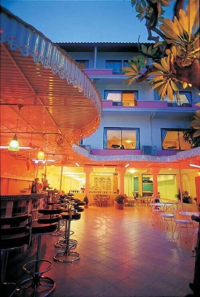 Seaside Guesthouse - Tap to explore photos