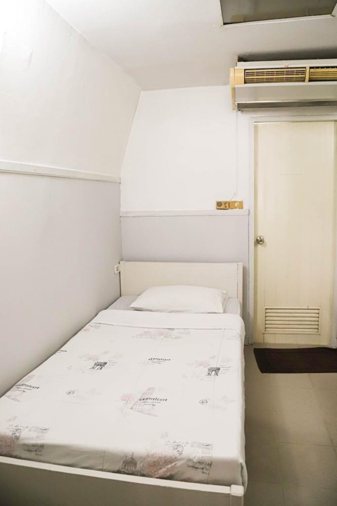 White Lodge Hotel Bangkok - Tap to explore photos