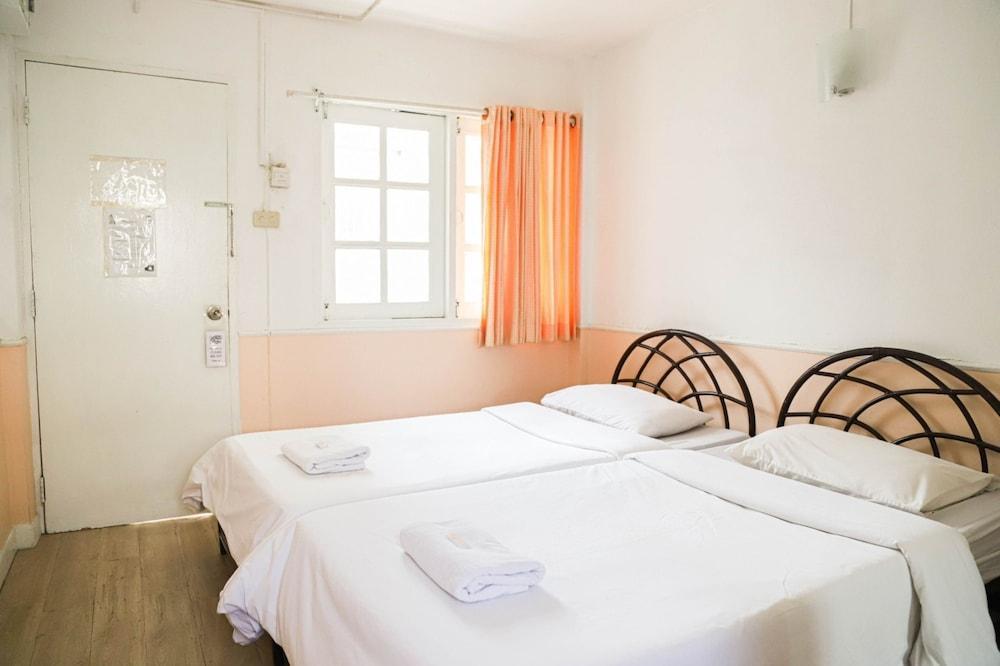 White Lodge Hotel Bangkok - Tap to explore photos