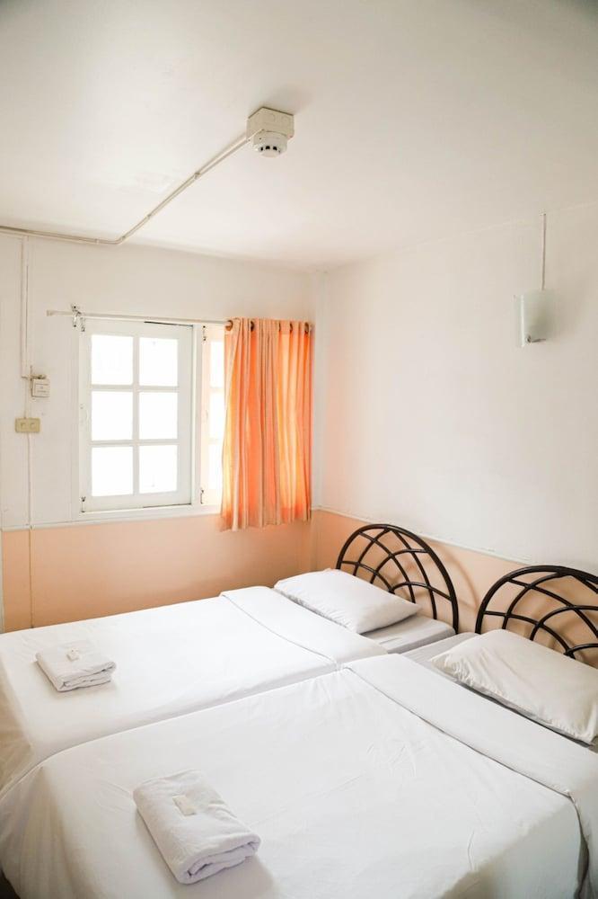 White Lodge Hotel Bangkok - Tap to explore photos