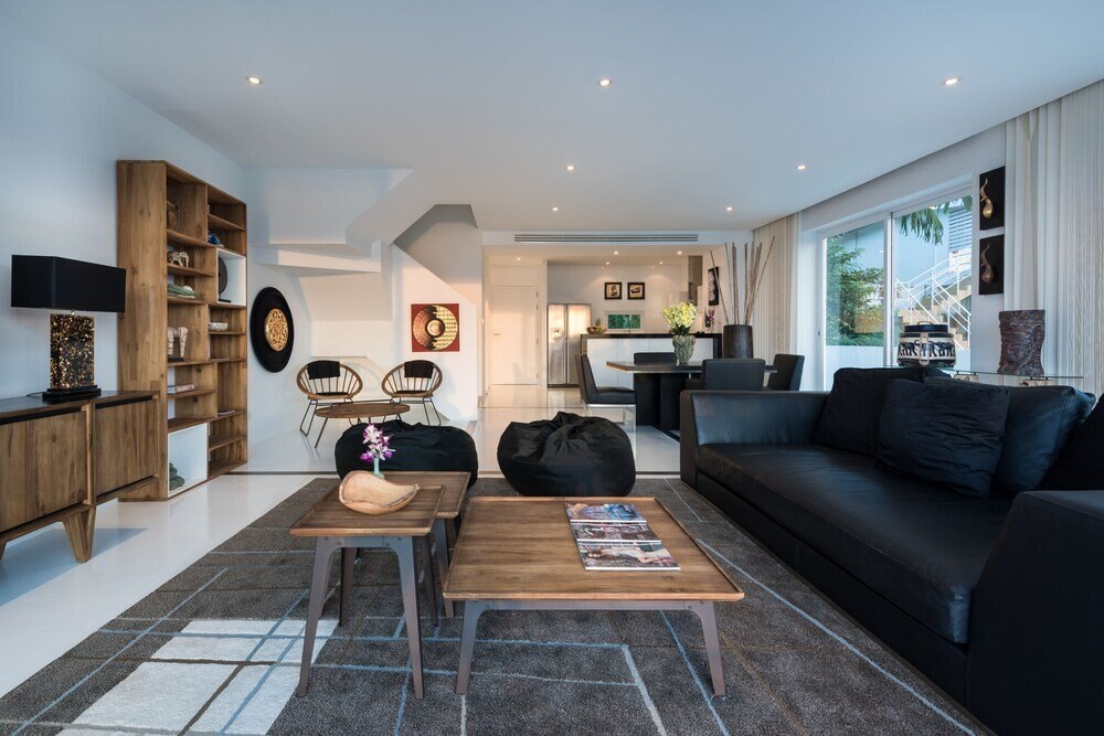 The Beach House Apartment - Tap to explore photos