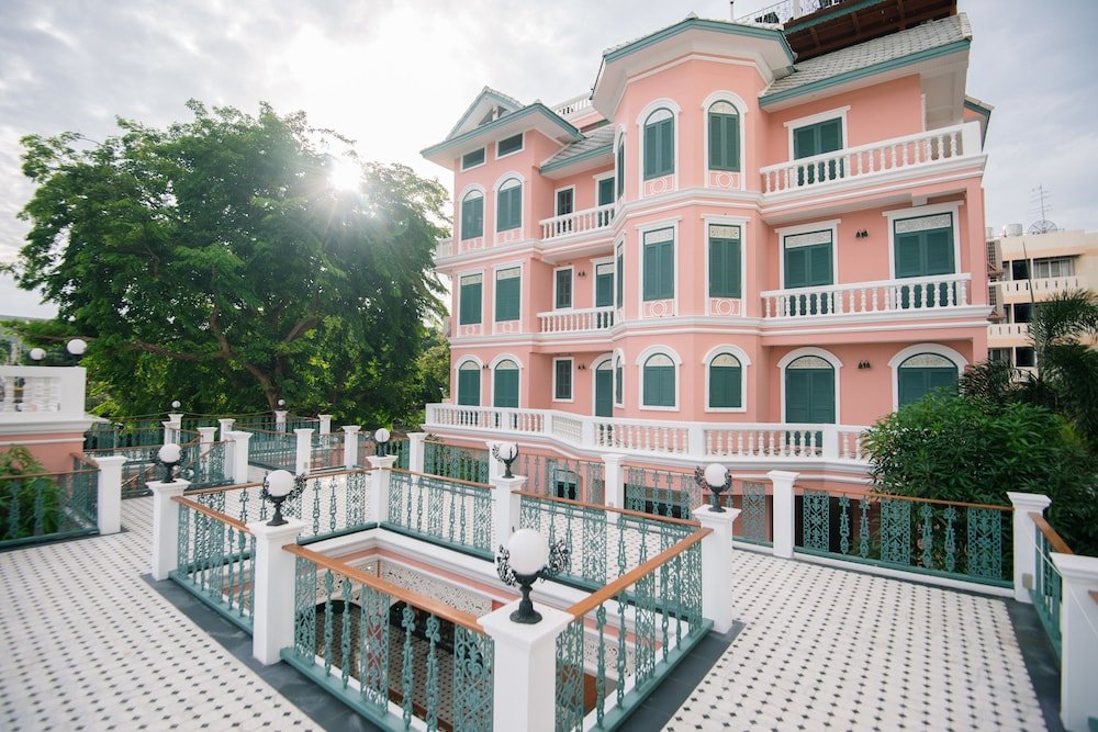 Hiranyakul House Riverside - Tap to explore photos