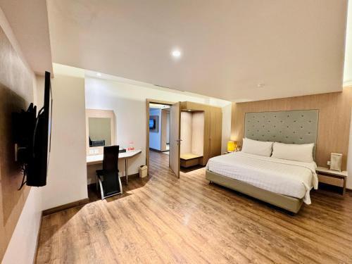 Orchardz Hotel Industri Room Type - Executive Suite King
