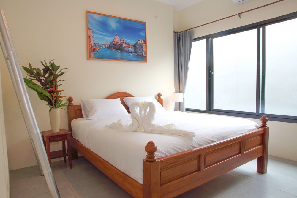 Specious Vacation Dia House near Beach - Tap to explore photos