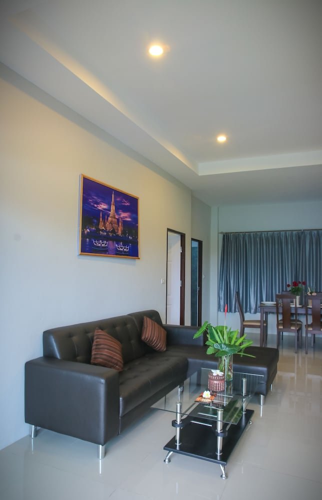Specious Vacation Dia House near Beach - Tap to explore photos