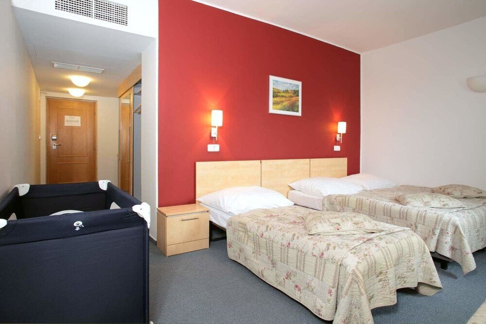 Hotel Chvalska Tvrz Room Type - Quadruple Room
