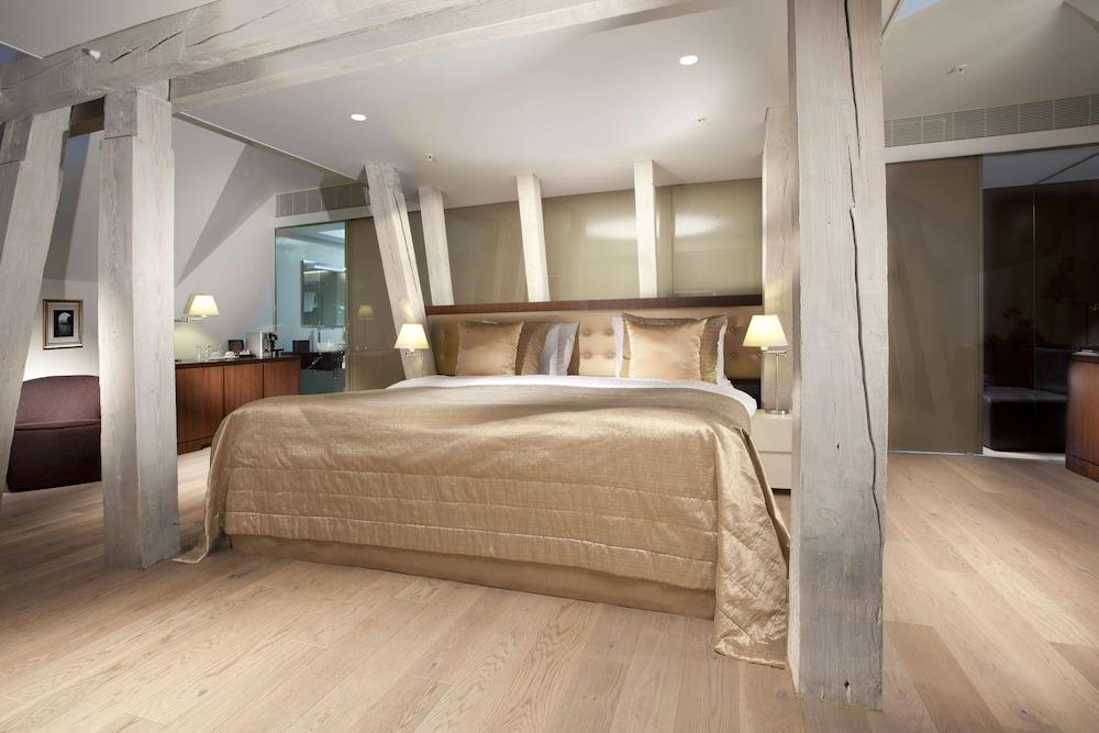 Hotel Kings Court Room Type - Tower Duplex Suite (Free SPA entrance & Executive Lounge)