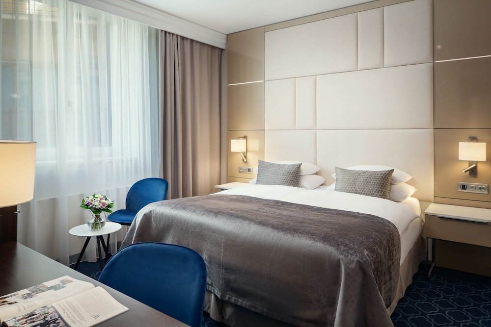 Hotel Kings Court Room Type - Deluxe Room Premium