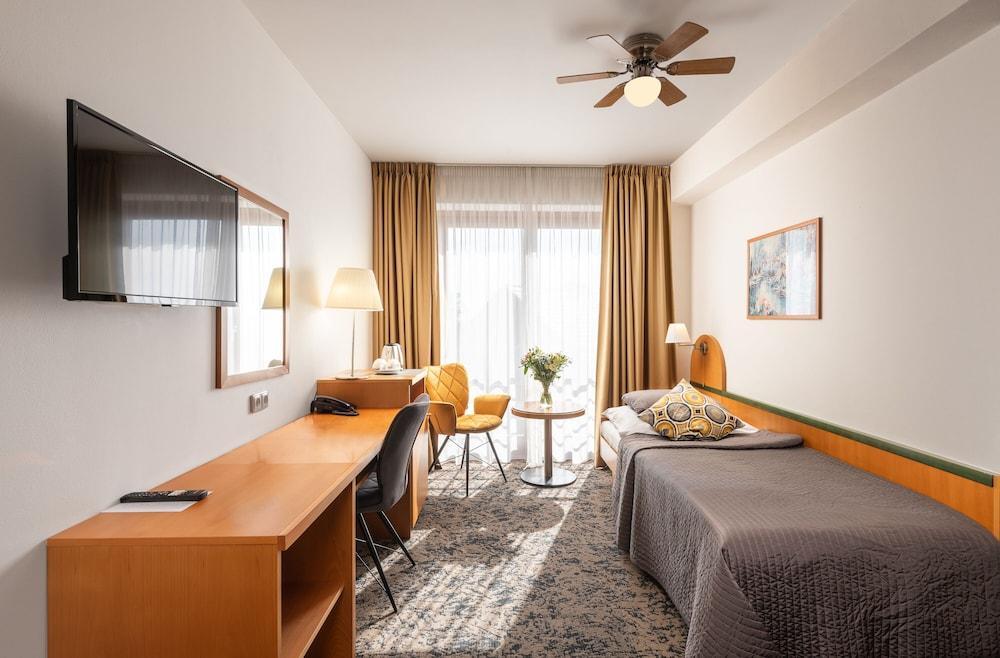 Hotel Troja Room Type - Standard Twin Room, 2 Twin Beds