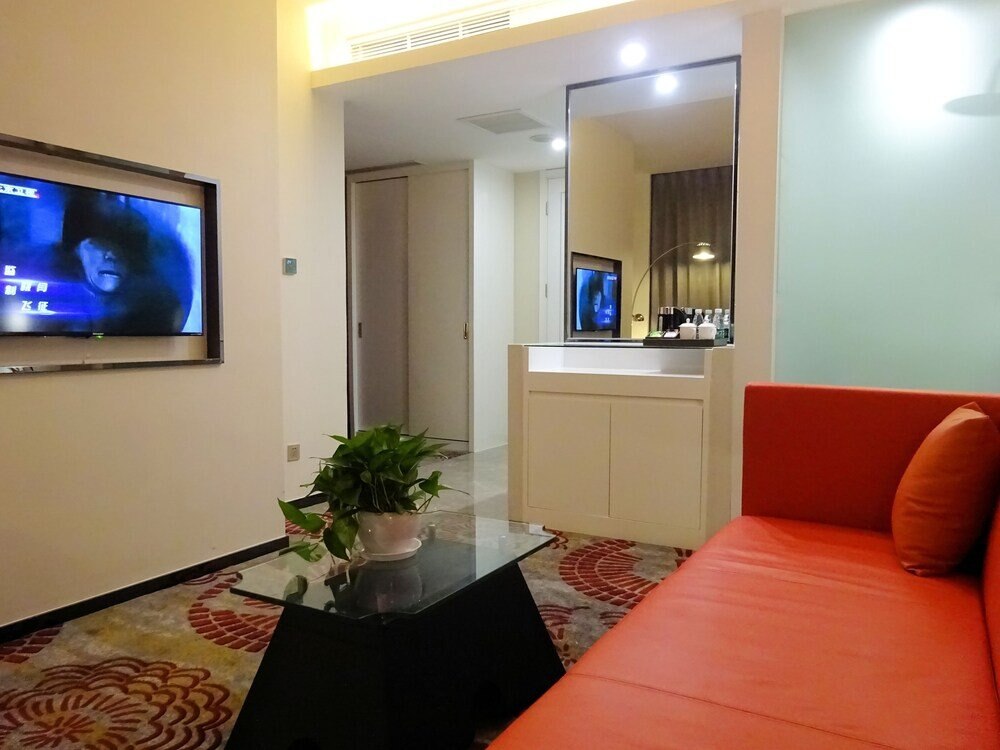Holiday Villa Hotel & Residence