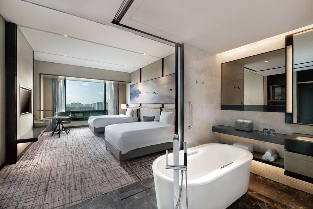 Crowne Plaza Shanghai Pujiang Room Type - 2 Double Standard Garden View