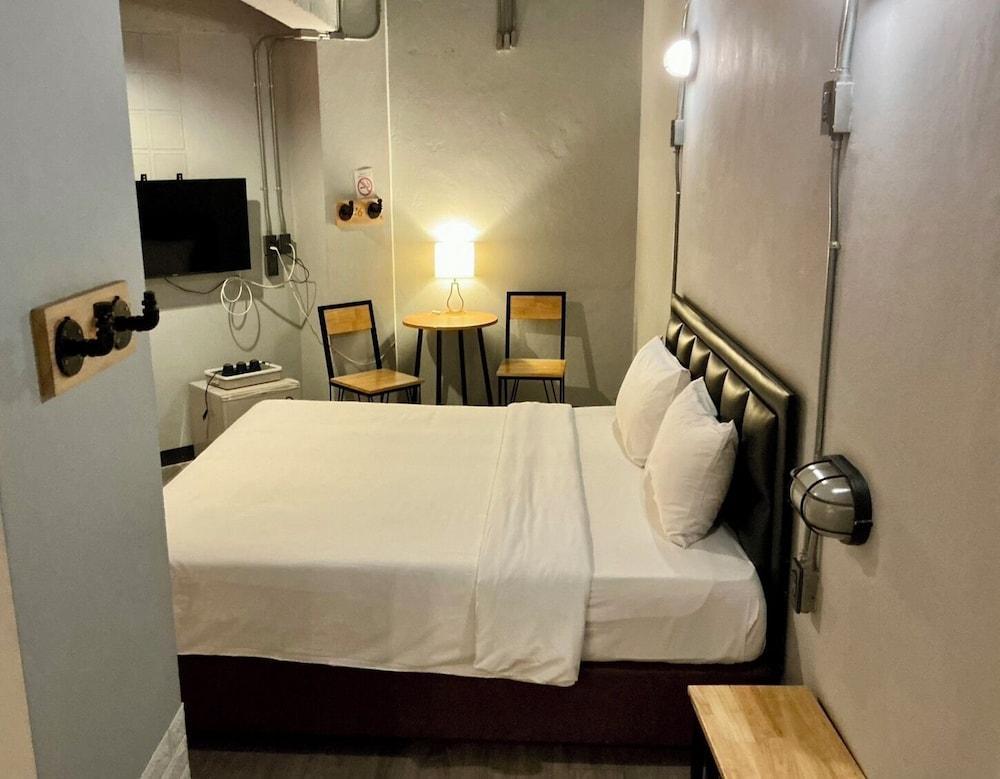 Rest24 Residence Room Type - Deluxe Triple Room No Windows