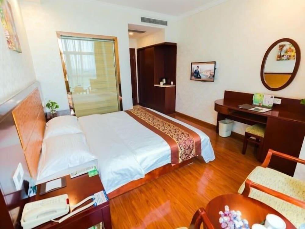 GreenTreeInn JiaDing F1Circuit FangTai HardwareMarket Hotel - Tap to explore photos