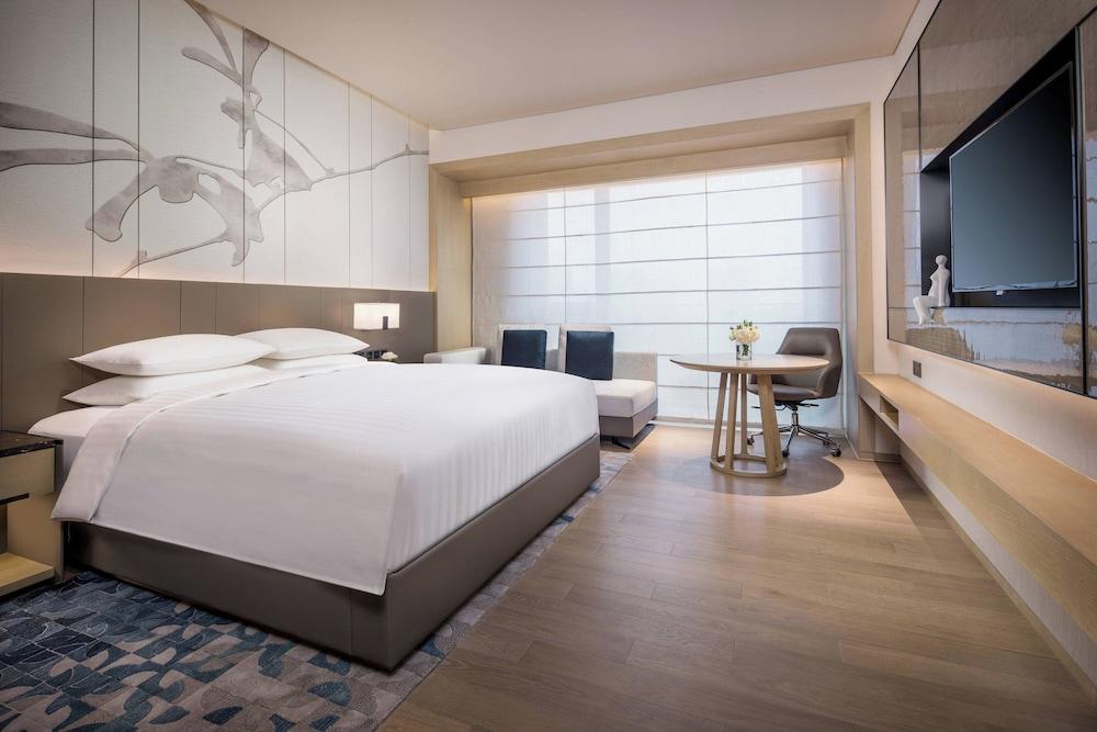 Courtyard by Marriott Shanghai Hongqiao - Tap to explore photos
