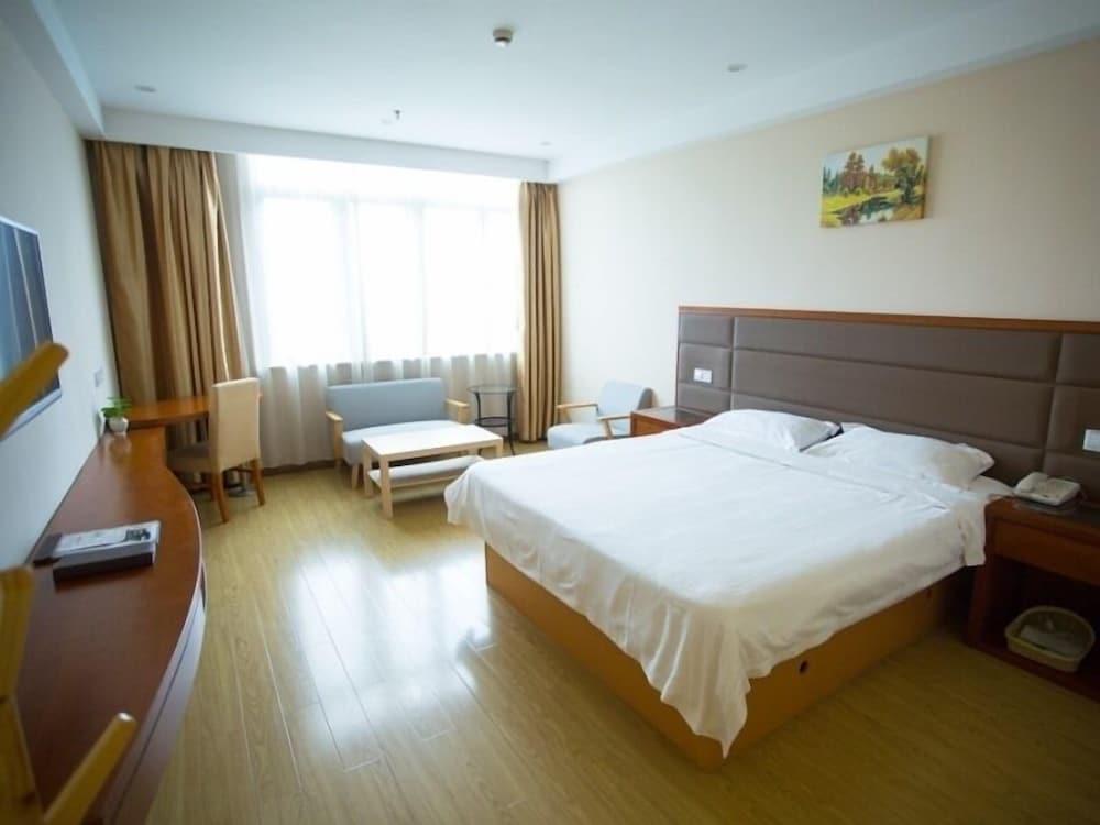 GreenTree Inn Shanghai Caohejing Songjiang Jiuxin Road Business Hotel - Tap to explore photos