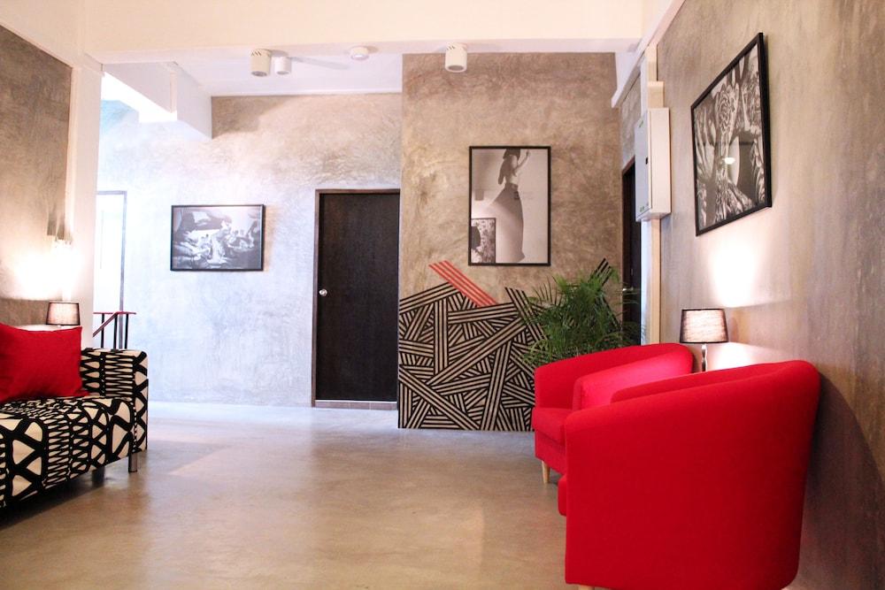 Kama Bangkok - Boutique Bed & Breakfast - Hostel - Tap to explore photos