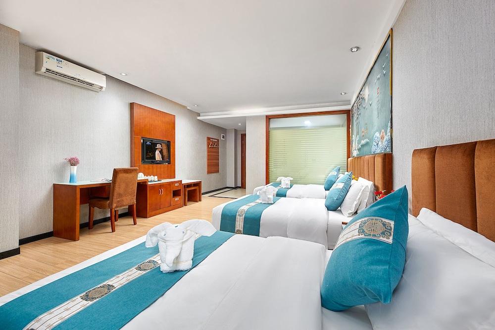 Kaiserdom Hotel Airport Branch Room Type - Business Triple Room, Courtyard Area