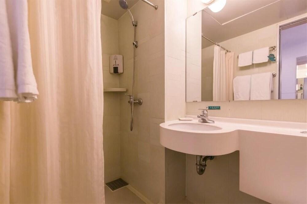 Jinjiang Inn Jinshan City Sands - Tap to explore photos