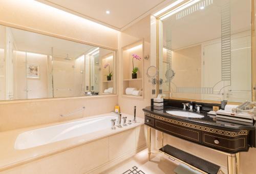 Jeurong Hotel Shanghai Room Type - Deluxe Double Room