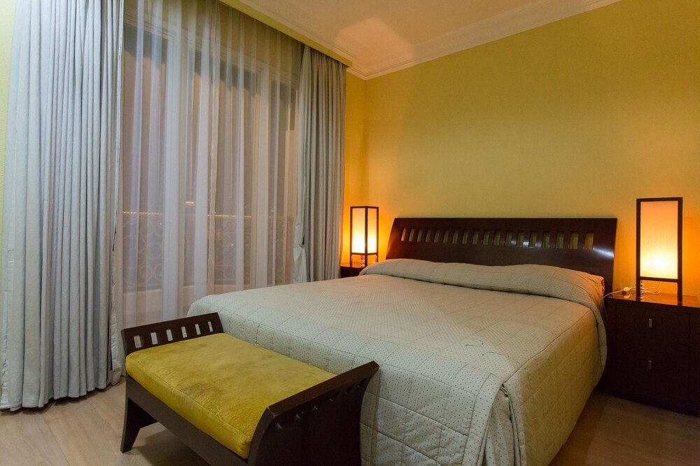 Toeti Roosseno Plaza Room Type - Suite, 2 Bedrooms