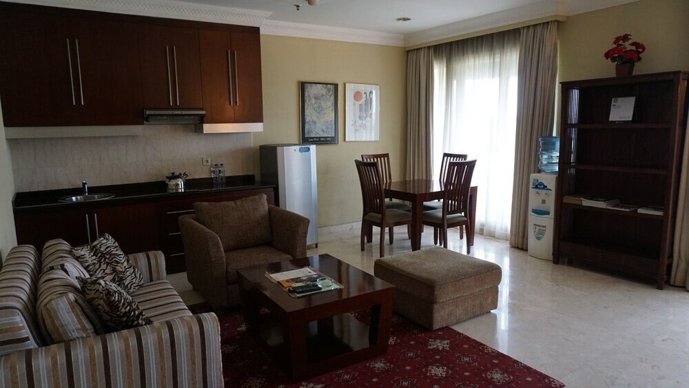 Toeti Roosseno Plaza Room Type - Suite, 1 Bedroom