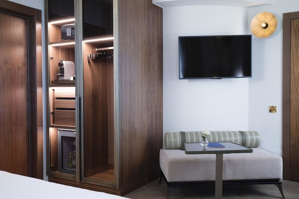 Maison Breguet Room Type - Communicating Luxury Room with a Superior Double Room