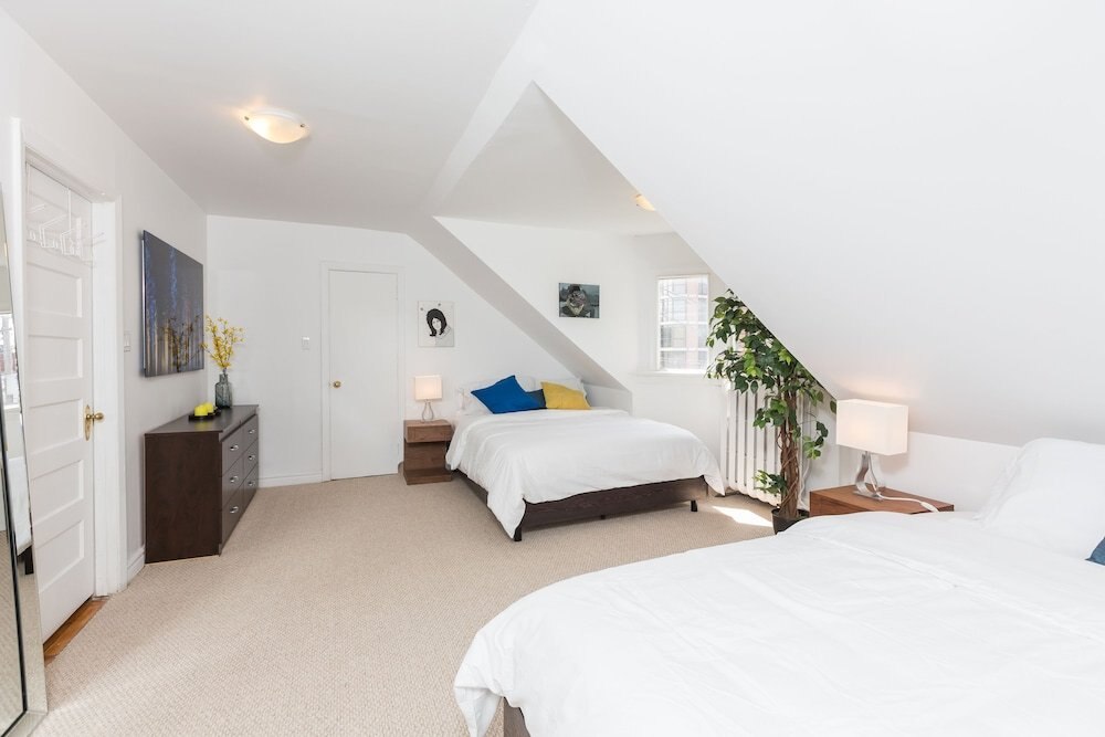 Applewood Suites - Palmerston Avenue - Tap to explore photos