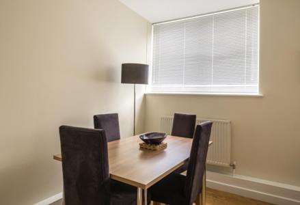 LSE Carr-Saunders Hall - Campus Accommodation - Tap to explore photos