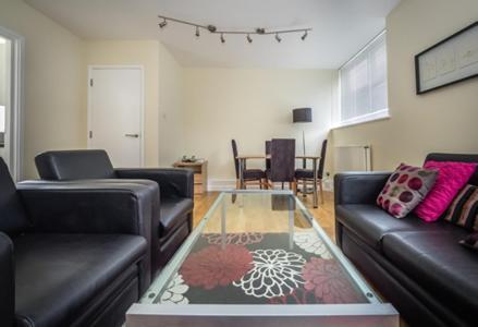 LSE Carr-Saunders Hall - Campus Accommodation - Tap to explore photos