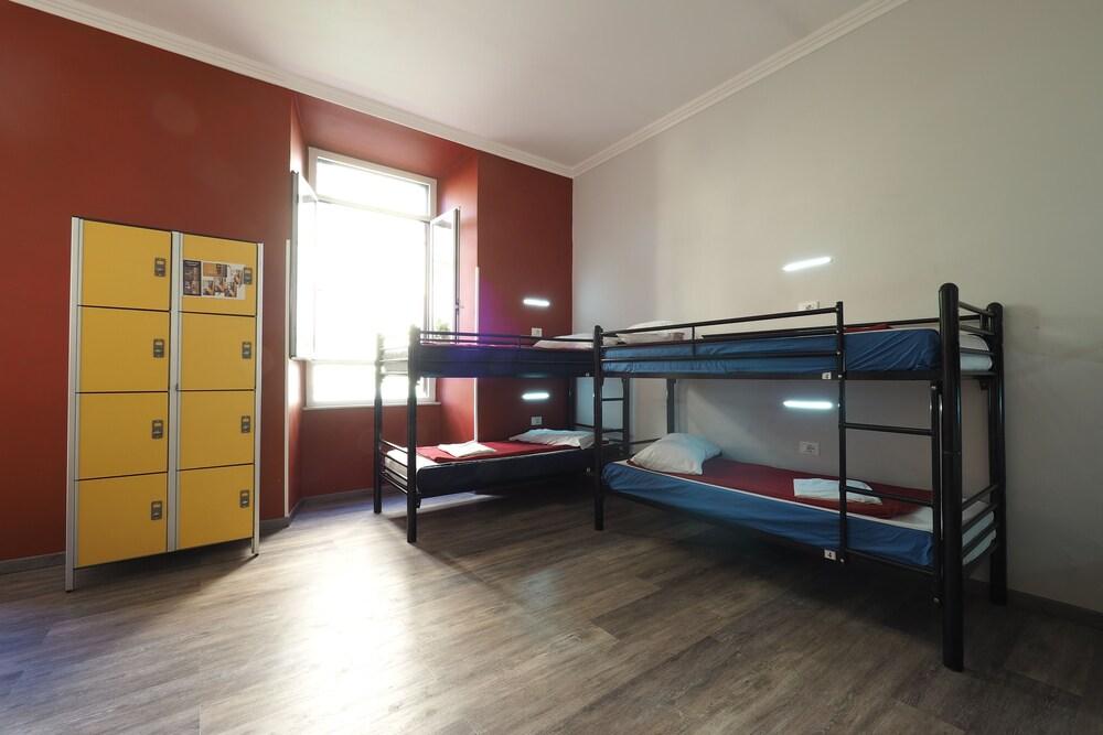 Alessandro Palace & Bar Hostel Room Type - Shared Dormitory, Mixed Dorm, Ensuite (with 6 beds)