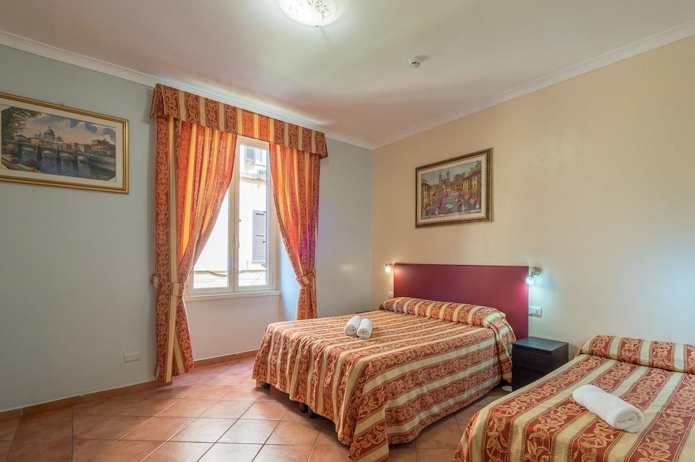 Alessandro Palace & Bar Hostel Room Type - Double/Twin, private bathroom